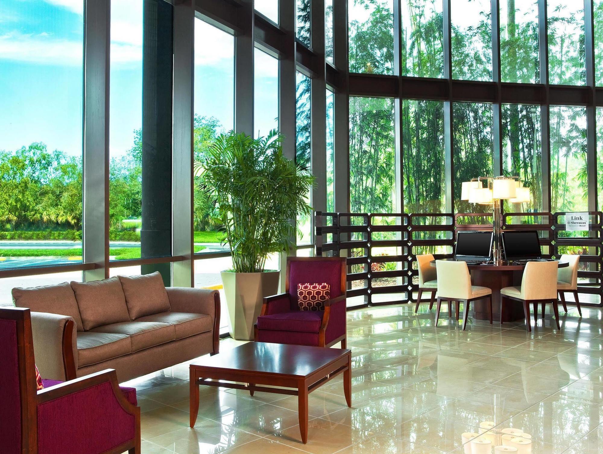 Sheraton Tampa Brandon Hotel Buitenkant foto